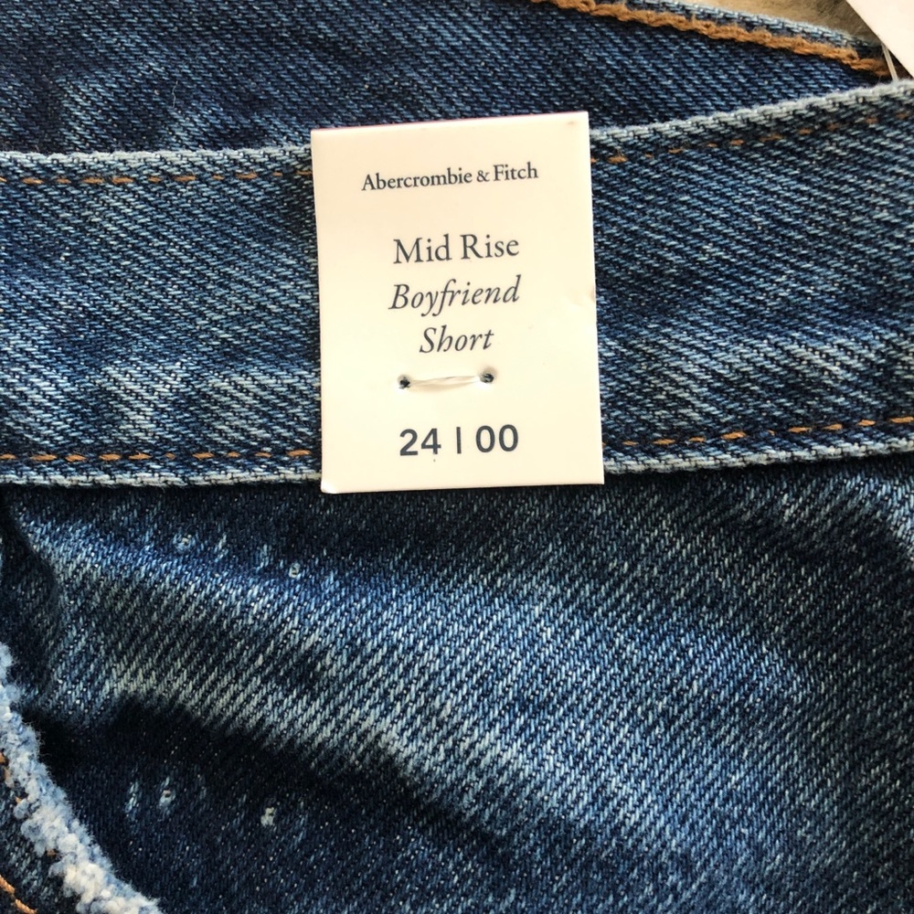 NWT Abercrombie & Fitch Mid Rise Distressed Boyfriend Shorts - Picture 5 of 5